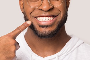 laser periodontal treatment uses a soft tissue laser to remove damaged gum tissue